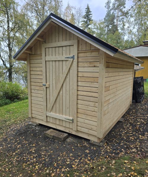 Käsintehty puuvaja